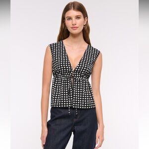 NWT 🏷️ Abercrombie Plunge Tie Front Top